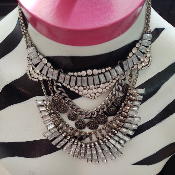 Jewelry - Gorgeous Statement Piece